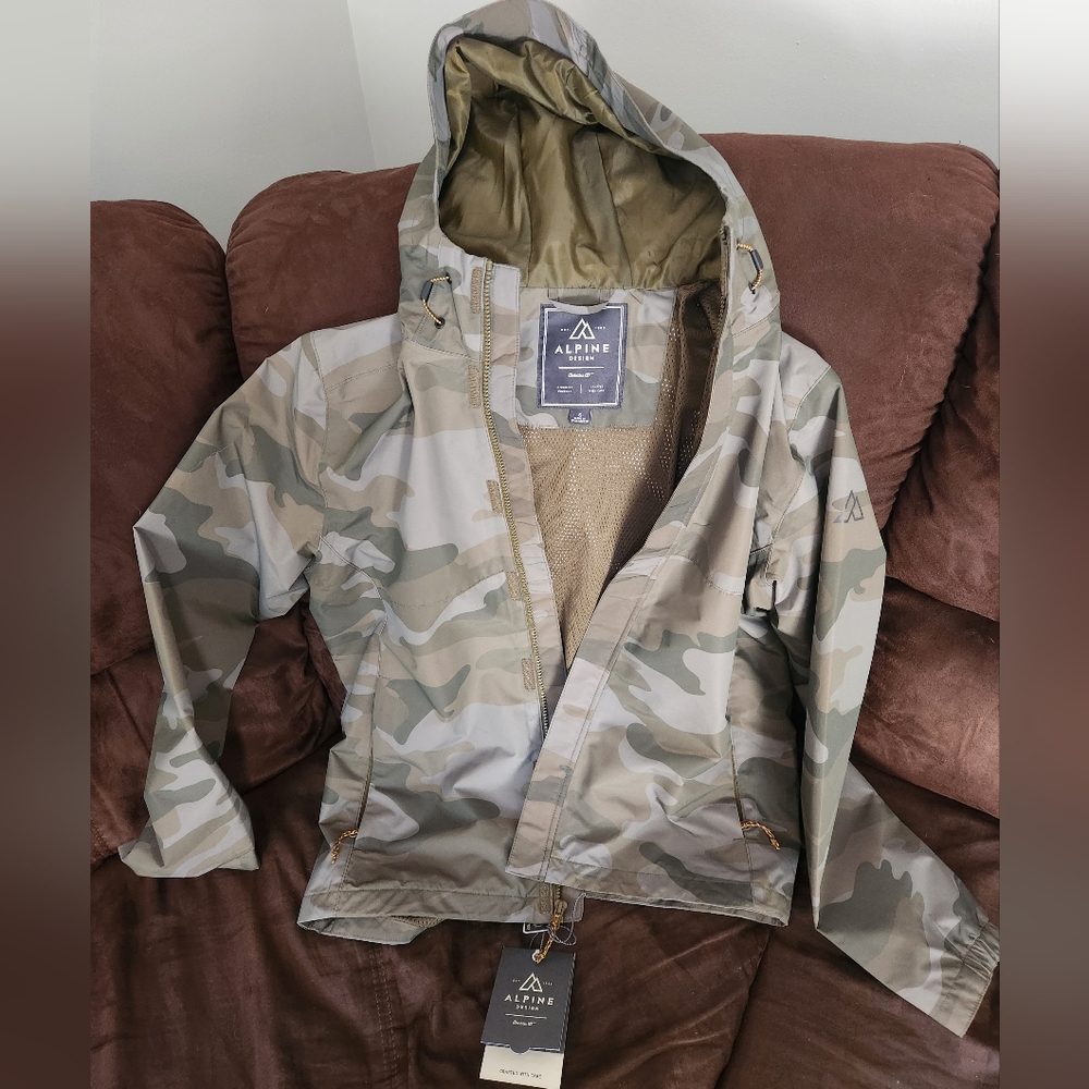 Mens Small Alpine Camo Hunting Rain Jacket.